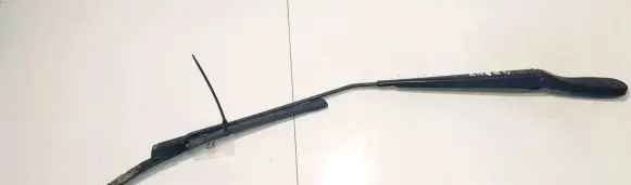Front wiper blade arm