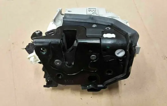 Audi A3 S3 8V Front door lock 8X1837016