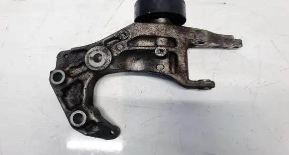 Opel Astra J Engine mounting bracket 