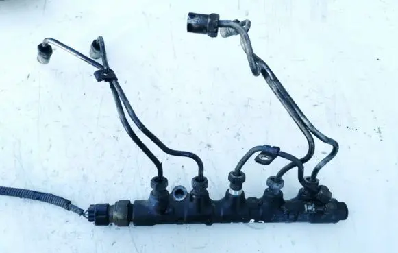 Toyota Avensis Verso Fuel main line pipe