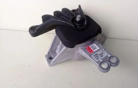 Hyundai Tucson IV NX4 Engine mount bracket 21810N9510