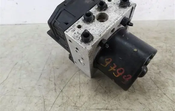 Skoda Fabia Mk1 (6Y) ABS Pump 6Q0614117E