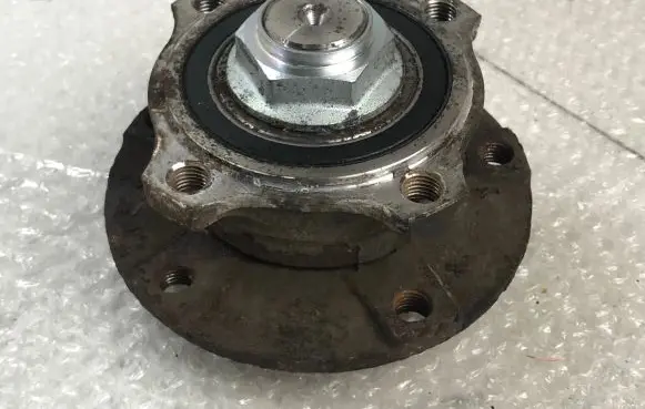 BMW 5 E39 Front wheel bearing hub 