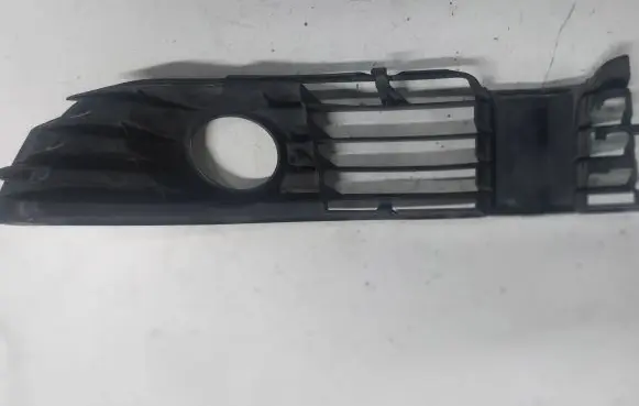 Volkswagen PASSAT B5.5 Front bumper lower grill 3B0853666L
