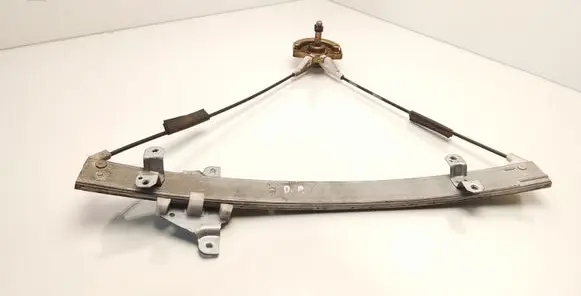 Mitsubishi Colt Front door manual window regulator MB63R