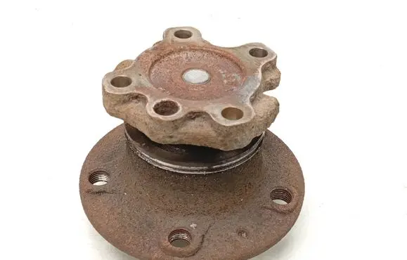 Volkswagen Golf VII Rear wheel hub