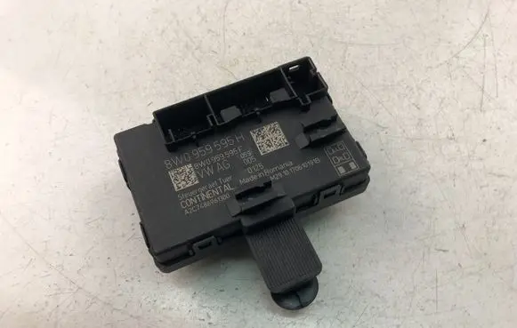 Audi A4 S4 B9 Door control unit/module 8W0959595H