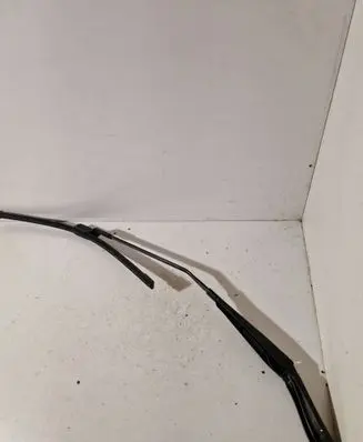 Volvo XC70 Front wiper blade arm 312760031
