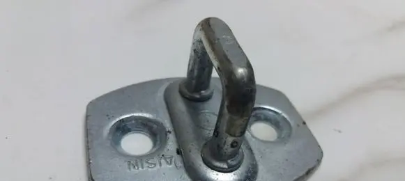 Toyota Prius (XW20) Front door lock loop/hook striker 