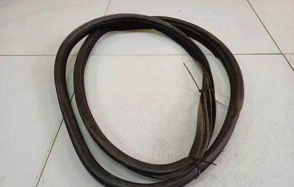 Peugeot 407 Rubber seal front coupe door 
