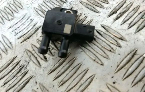 Toyota Avensis T270 Exhaust gas pressure sensor 780575801
