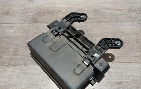 Volvo V40 Fuse box cover 30659176 E00021584