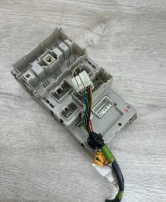Toyota RAV 4 (XA20) Fuse box set 4D280526 827334280