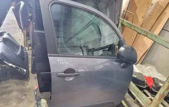 Citroen C3 Picasso Front door