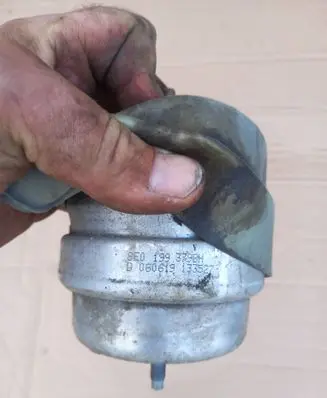 Engine mount bracket