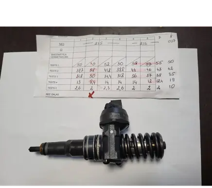 Skoda Octavia Mk2 (1Z) Fuel injector 0414720215 038130073A