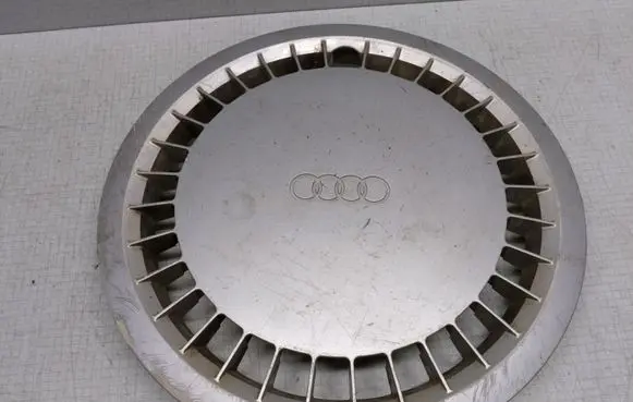 Audi 100 S4 C4 R14 wheel hub/cap/trim 443601147A