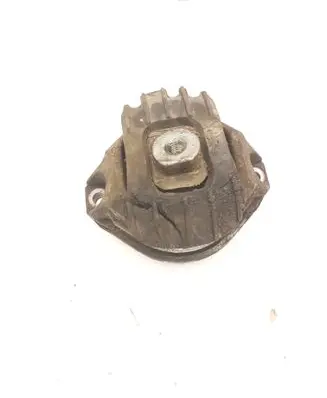 BMW 5 E60 E61 Engine mount bracket 6770641