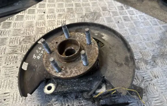 Opel Astra J Front wheel hub