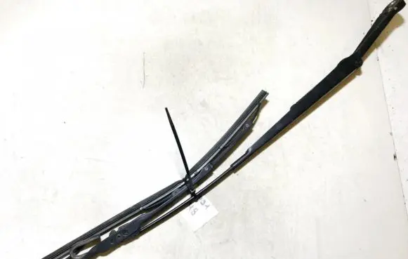 Front wiper blade arm