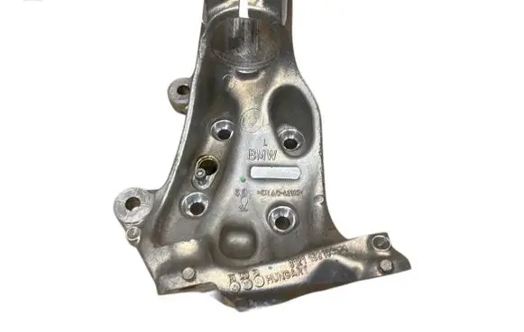BMW 2 F22 F23 Front wheel hub spindle knuckle 6853651 31216853651