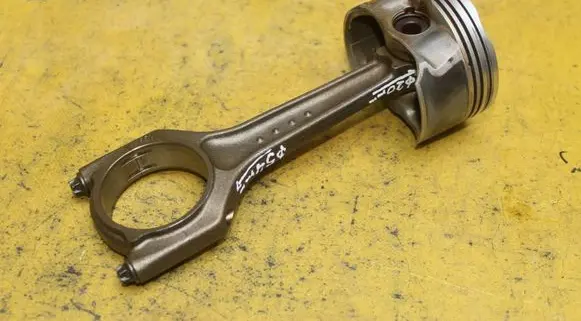 BMW 3 E90 E91 Piston with connecting rod