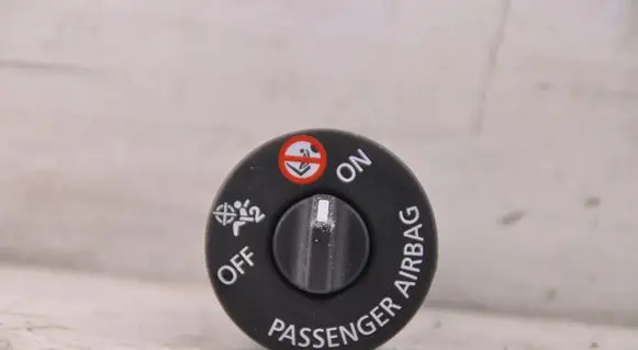 Renault Clio IV Passenger airbag on/off switch 681995290R