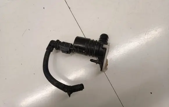Opel Grandland X Windscreen/windshield washer pump 9813363380