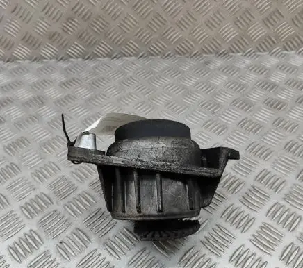 Mercedes-Benz Vito Viano W447 Engine mount bracket A4472410013