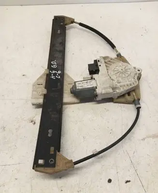Rear door manual window regulator
