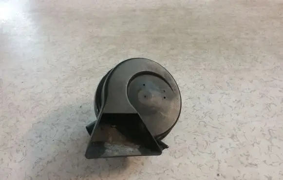 Audi A4 S4 B7 8E 8H Horn signal 8E0951223C