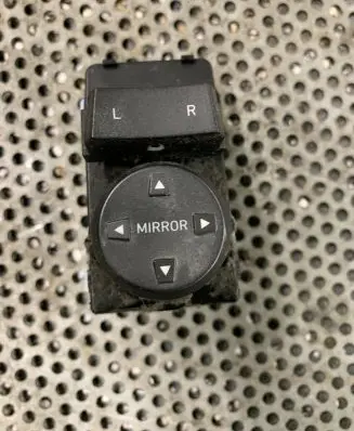 Hyundai i20 (PB PBT) Wing mirror switch 93530G3000 67R0369