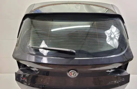 Alfa Romeo Stelvio Tailgate/trunk/boot lid