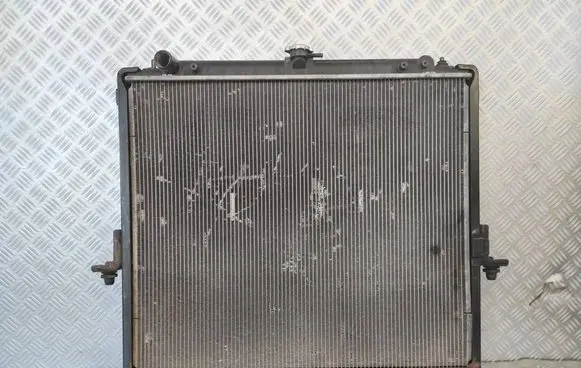 Nissan Pathfinder R51 Coolant radiator