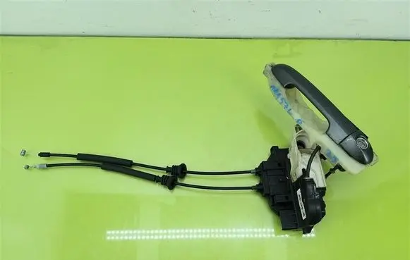 Hyundai i30 Front door lock 813102L020DCL