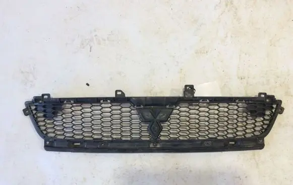 Mitsubishi Outlander Front bumper upper radiator grill 6402A198