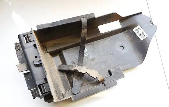 Volkswagen PASSAT B5 Battery box tray 3B9867706 3B9867706B
