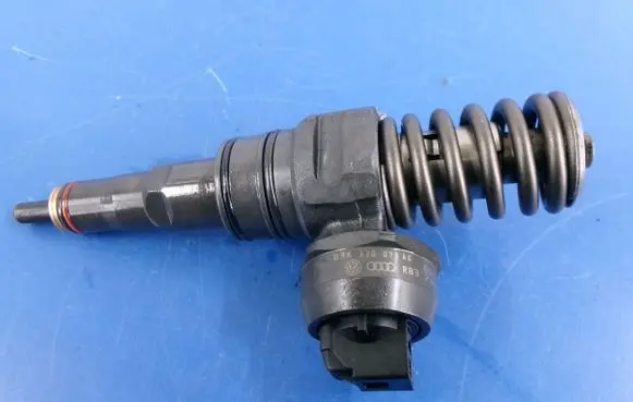 Skoda Octavia Mk2 (1Z) Fuel injector 038130073AG