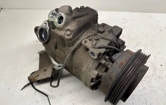 Volkswagen PASSAT B5.5 Air conditioning (A/C) compressor (pump) 8D0260808 4472208182 7SBU16C