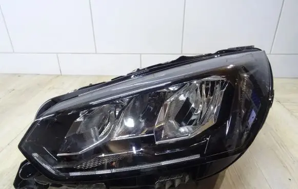 Peugeot 208 Headlight/headlamp 9833036380