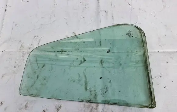 Volkswagen Jetta II Rear vent window glass 43R000980 DOT36AS2M127