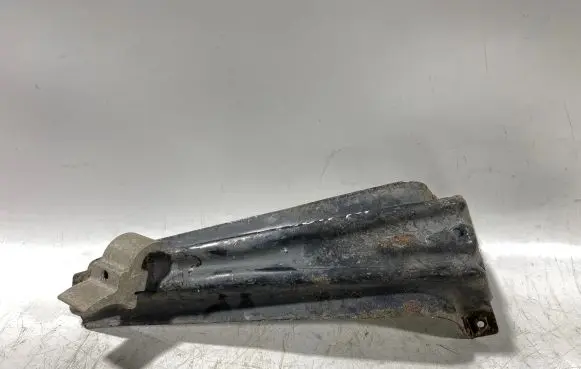 Radiator mount bracket