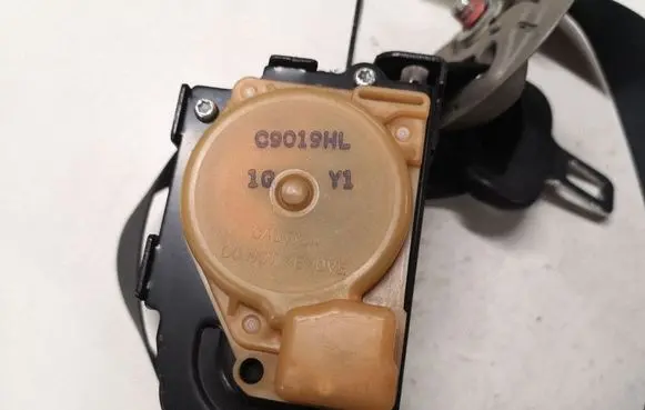 Mitsubishi Grandis Front seatbelt C9019HL 0433103 TKAF2N700