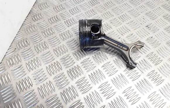 BMW X3 E83 Piston with connecting rod
