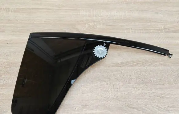 BMW 8 G16 Rear door window glass 7476950