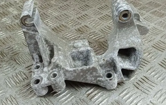KIA Sorento IV Generator/alternator bracket 