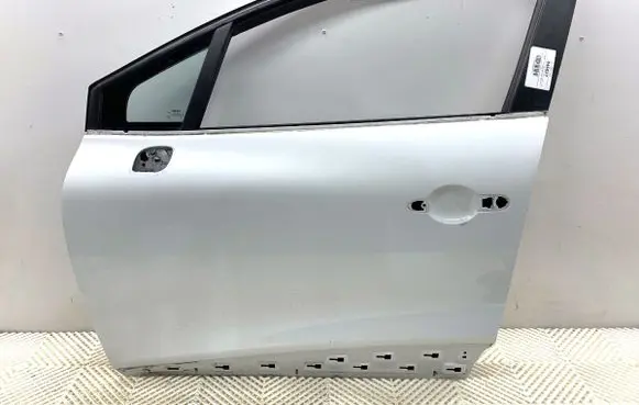 Renault Clio IV Front door DV369