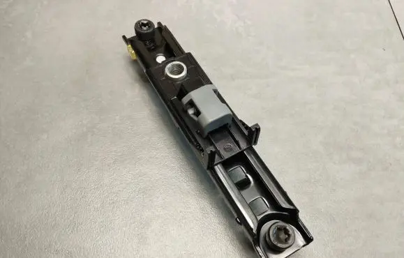 Opel Insignia A Seat belt height adjuster 13598893