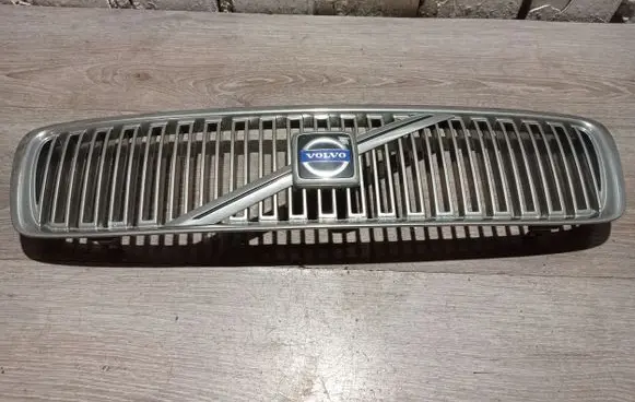 Volvo V70 Front bumper upper radiator grill 8659875