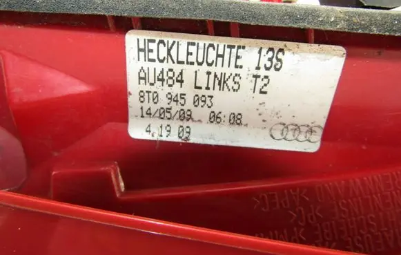 Audi A5 8T 8F Tailgate rear/tail lights 8t0945093